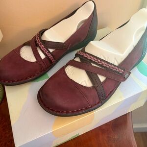 EARTH ORIGINS Suede and leather shoes. NWOT